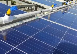 Solar panel cleaning service